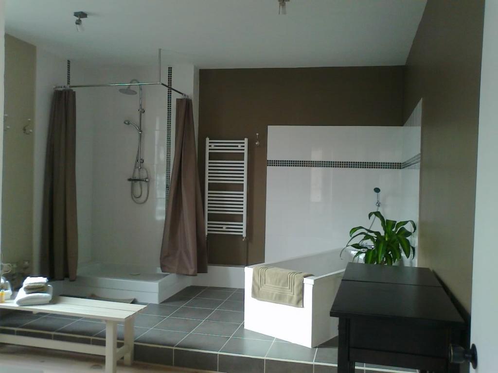 Chambres D'hotes La Belle Haute Bed & Breakfast 3*